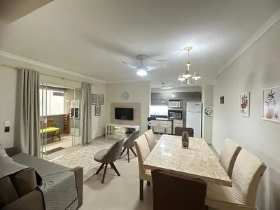 Uma televisão e/ou sistema de entretenimento em Res. Terraza