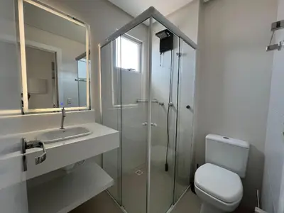Uma casa de banho em Res. Frederico