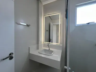 Uma casa de banho em Res. Frederico