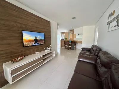 Uma televisão e/ou sistema de entretenimento em Res. Frederico