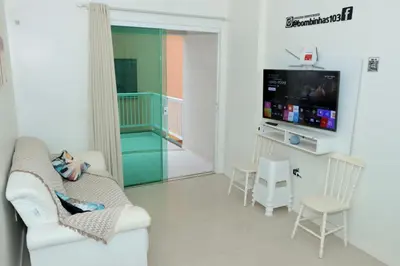 Uma televisão e/ou sistema de entretenimento em Residencial Açores