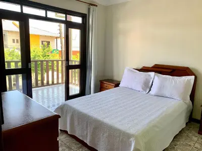 Uma cama ou camas num quarto em 053 - Casa de praia para até 10 pessoas Bombinhas, com 4 vagas de garagem