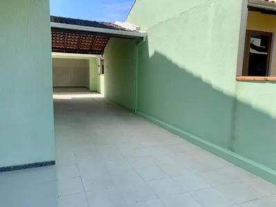 A planta de 053 - Casa de praia para até 10 pessoas Bombinhas, com 4 vagas de garagem