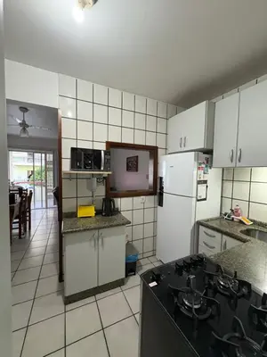 A cozinha ou kitchenette de Lindo apartamento super completo em Meia Praia, 100 metros do mar e 10 quadras do centro
