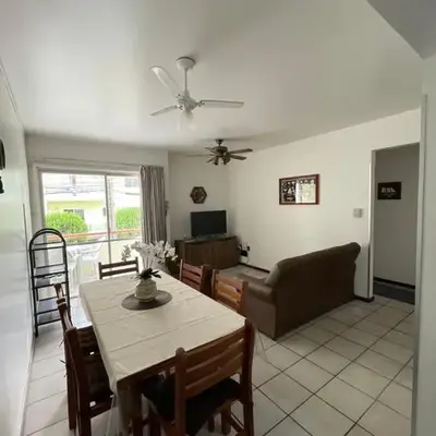 Lindo apartamento super completo em Meia Praia