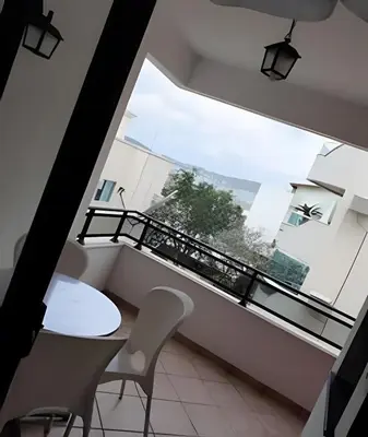 Uma varanda ou terraço em Lindo apto em Bombas à 80 metros do mar!