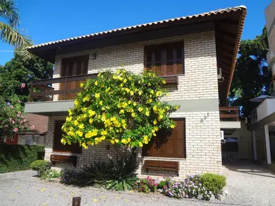 O edifício onde o apartamento está situado