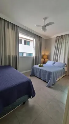 Uma cama ou camas num quarto em Apartamento inteiro 30 metros do mar