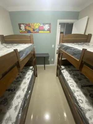 Uma cama ou camas num quarto em Garden Ville, 200m da Praia de Bombas