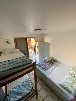 Uma cama ou camas num quarto em Quatro Ilhas Beach Hostel
