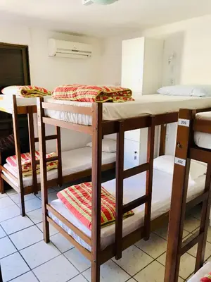 Uma cama ou camas num quarto em Quatro Ilhas Beach Hostel