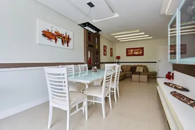 A planta de 1021 Apartamento em condomínio com piscina localizado na Avenida da praia do centro de Bombinhas