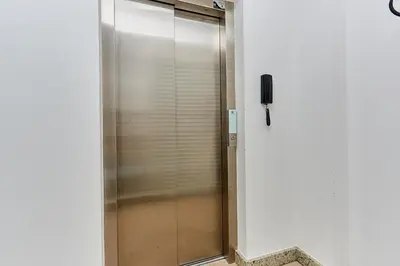 A planta de 1035 Apartamento agradável e econômico para até 05 pessoas na praia do centro de Bombinhas
