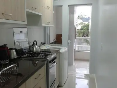 A cozinha ou kitchenette de Ótimo Apto. em Bombas