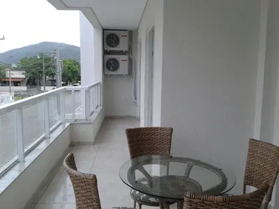 Uma vista geral da montanha ou uma vista da montanha a partir do apartamento