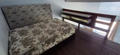 Uma cama ou camas num quarto em CK - APTO TIPO LOFT Individual ar, wifi QQ
