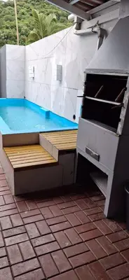 A planta de Casa com Piscina Privativa, 3 Quartos e 3 Banheiros Itapema