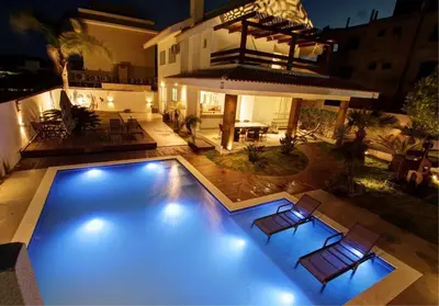 A piscina em ou perto de Casa do Artista a 60m do mar, piscina, 4 quartos