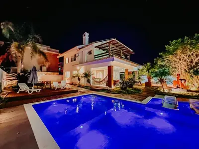 A piscina em ou perto de Casa do Artista a 60m do mar, piscina, 4 quartos