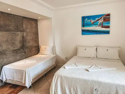 Uma cama ou camas num quarto em Casa do Artista a 60m do mar, piscina, 4 quartos