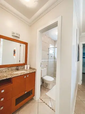 Uma casa de banho em Casa do Artista a 60m do mar, piscina, 4 quartos