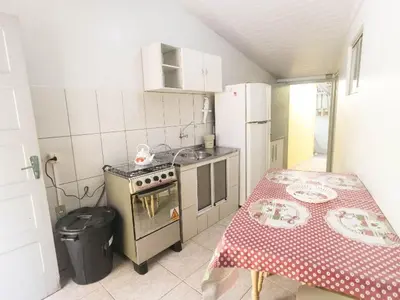 A planta de KIT 5 - Estúdio com churrasqueira piscina ar wifI vaga cozinha