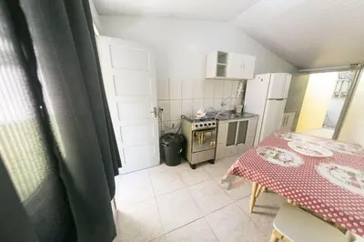 A planta de KIT 5 - Estúdio com churrasqueira piscina ar wifI vaga cozinha