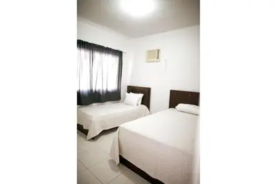 Uma cama ou camas num quarto em DS2 - 2 Dorm PIscina AR WIFI Churrasqueira - BRUNO KLEMTZ
