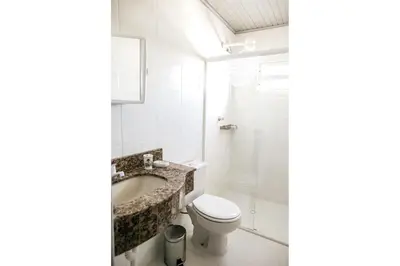Uma casa de banho em DS2 - 2 Dorm PIscina AR WIFI Churrasqueira - BRUNO KLEMTZ