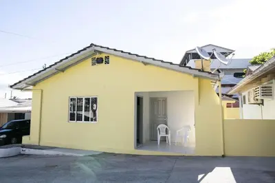 A planta de DK2 CASA PISCINA CHURRASQUEIRA SINUCA 3 AR WIFI 3 VaGAS 3 DORM 6 X SEM JUROS NO CARTÃO