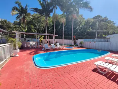 A piscina em ou perto de BRUNO KLEMTZ DK4 CASA PISCINA CHURRASQUEIRA SINUCA 3 AR WIFI 3 VaGAS 3 DORM