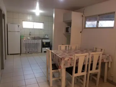 A cozinha ou kitchenette de BRUNO KLEMTZ DK4 CASA PISCINA CHURRASQUEIRA SINUCA 3 AR WIFI 3 VaGAS 3 DORM