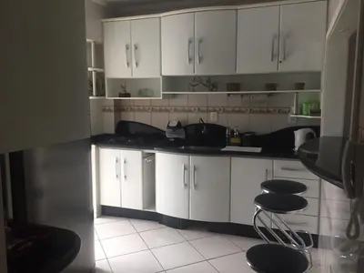 A planta de LINDO APARTAMENTO EM MEIA PRAIA-1 quadra do mar! Melhor localização!