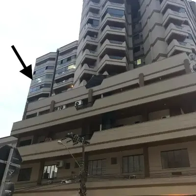 LINDO APARTAMENTO EM MEIA PRAIA-1 quadra do mar! Melhor localização!