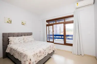 Uma cama ou camas num quarto em Bela e Aconchegante