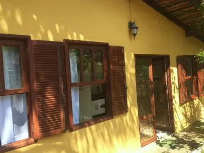 O edifício onde o alojamento de turismo selvagem está situado
