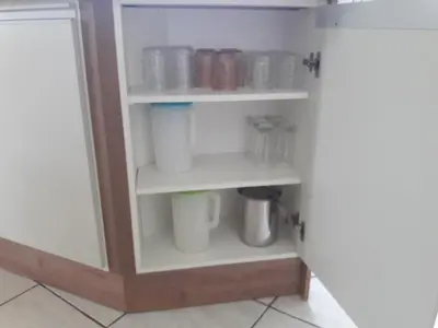 A planta de APTO 50M PRAIA NA AVENIDA - 6 PESSOAS, CHURRASQUEIRA, WIFI, SACADA, GARAGEM PARA VEICULOS PEQUENOS! - Residencial Roveda