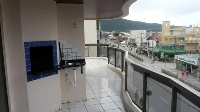 A planta de APTO 50M PRAIA NA AVENIDA - 6 PESSOAS, CHURRASQUEIRA, WIFI, SACADA, GARAGEM PARA VEICULOS PEQUENOS! - Residencial Roveda