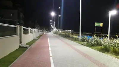 A planta de APTO 50M PRAIA NA AVENIDA - 6 PESSOAS, CHURRASQUEIRA, WIFI, SACADA, GARAGEM PARA VEICULOS PEQUENOS! - Residencial Roveda