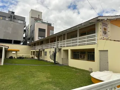 O edifício onde o apartamento está situado