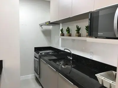 A cozinha ou kitchenette de ANSNEGOCIOS LINDO APTO PRAIA MARISCAL CASAGRANDE- Ac