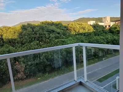 Uma vista geral da montanha ou uma vista da montanha a partir do apartamento