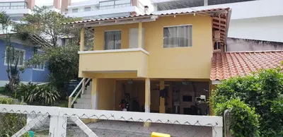 A planta de Casa de 2 quartos no Centro de Bombinhas
