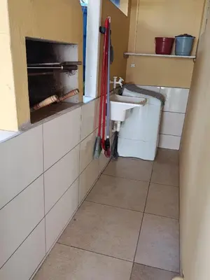 A planta de Casa de 2 quartos no Centro de Bombinhas