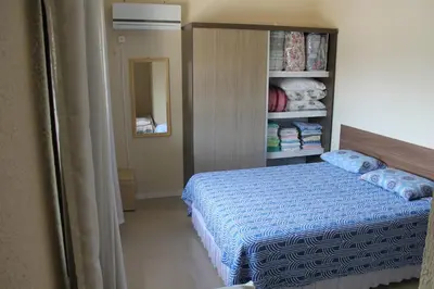 Uma cama ou camas num quarto em Residencial Hannah - Casa 6 - Porto Belo SC - Bairro Perequê