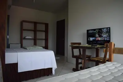 Uma televisão e/ou sistema de entretenimento em Pousada Vovo Valdir