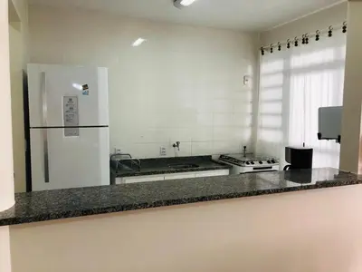A cozinha ou kitchenette de Apto Bombas Ed Guarapari