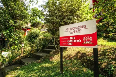 Um jardim no exterior de Pousada dos Ingleses