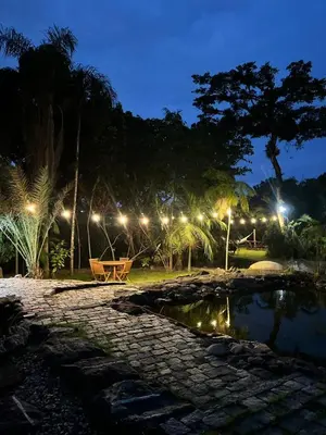 Um jardim no exterior de Pousada Pacha Mama Village Bombinhas