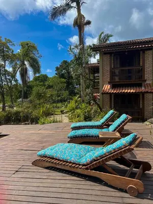 Um jardim no exterior de Pousada Pacha Mama Village Bombinhas